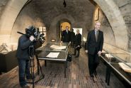 Novináři měli možnost si po tiskové konferenci prohlédnout nově zrekonstruované muzeum UK, které bylo k jeho výročí znovu zpřístupněno